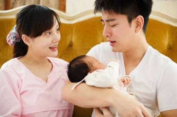 李小璐贾乃亮离婚声明已出!为何李小璐反击网友声称自己不是渣女?