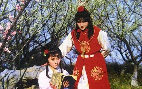 《枉凝眉》这首歌的歌词大意是什么?