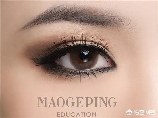 学习化烟熏妆的步骤,清纯优雅的烟熏妆?