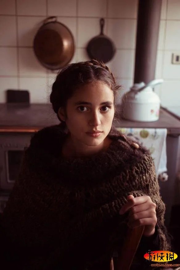 世界美女地图：罗马尼亚29岁女子穷游37国专拍正妹