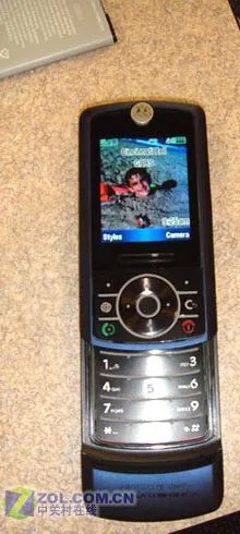 200万像素滑盖 深蓝摩托Capri真机现身