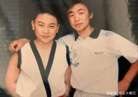 向华强都不敢惹,王宝强要行晚辈礼,释小龙究竟是什么身份?