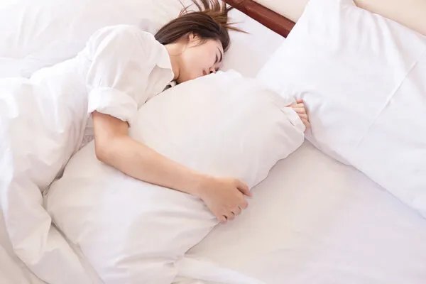 每天睡够8小时原来是错的！睡眠质量如何评估？一表给你总结