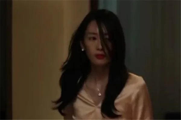 《三十而已》开播8.1分，当初辞演的佟丽娅现在心情如何？