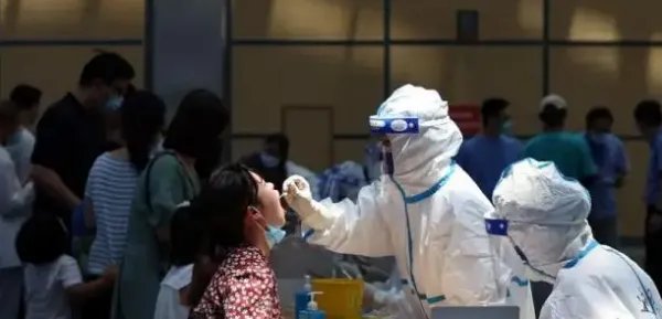 吴尊友称与新冠的斗争是长期的，国内疫情防控为什么不能与国际同步？