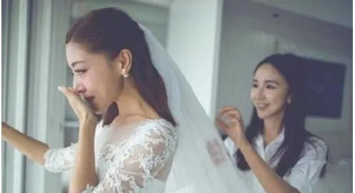 娄艺潇邓家佳关系很好吗?