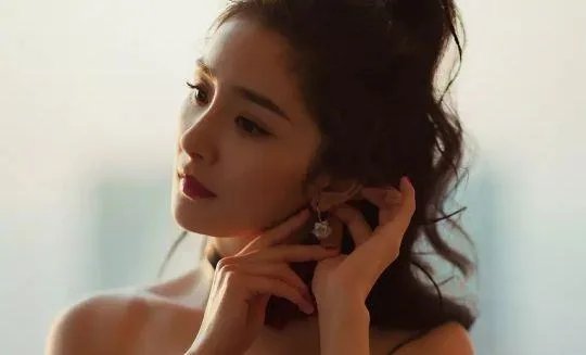 擦掉吴倩粉底，掀开杨幂刘海，黄子韬合作过哪些女演员？