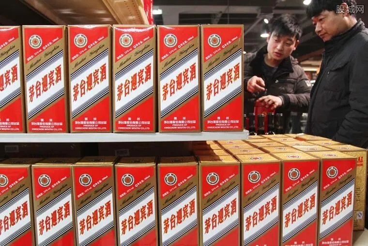 茅台股价突破千元 上市18年翻了将近220倍