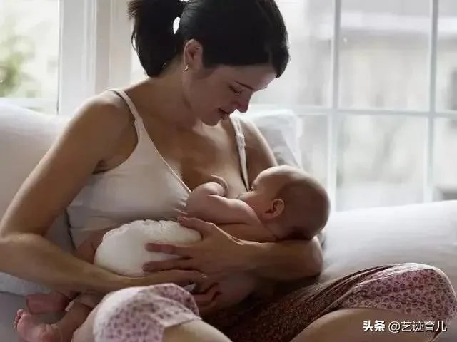 哺乳期妈妈涨奶挤奶的时候宝宝都很快就醒来是怎么回事