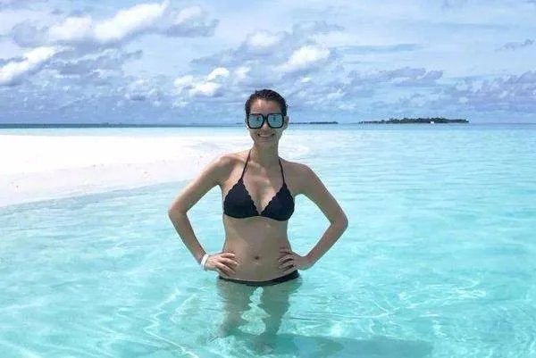 胡杏儿挺大肚工作老公投诉了吗?