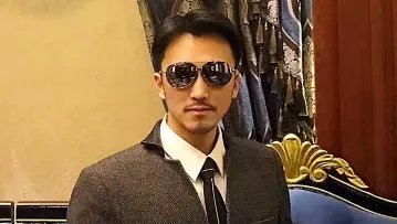 快递小伙因为长相酷似谢霆锋，不顾母亲反对花重金整容，如今怎么样了？