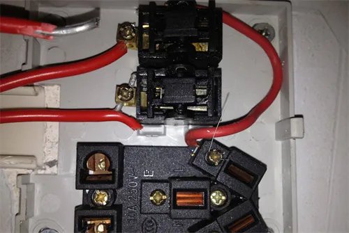 两个开关控制一盏灯怎么接线