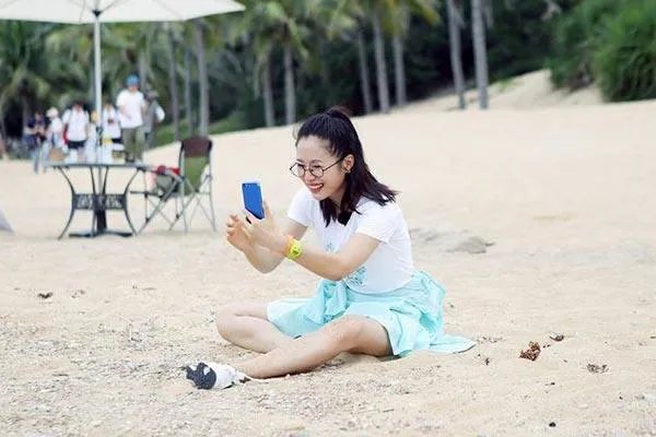 有没有人跟我一样觉得江一燕很漂亮的？