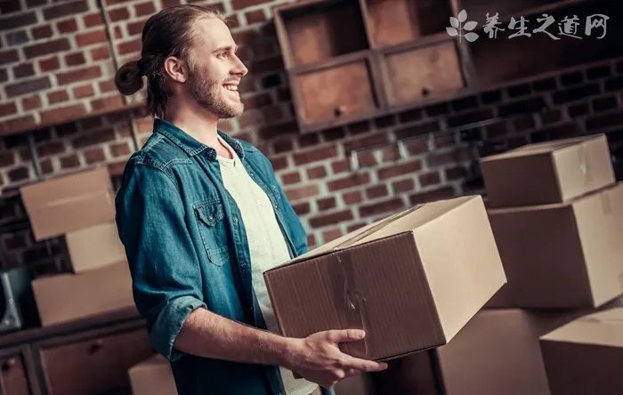 8种东西别放床头会招鬼,十八种什么东西不能放在床头啊