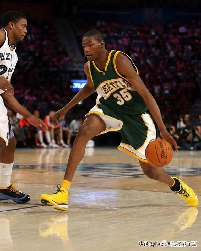 杜兰特G5带伤复出,高效砍下11分,结果第二节再次受伤,对此你怎么看?