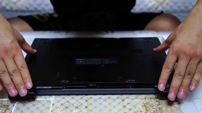 联想y430拆机教程（笔记本电脑拆卸更换固态硬盘）