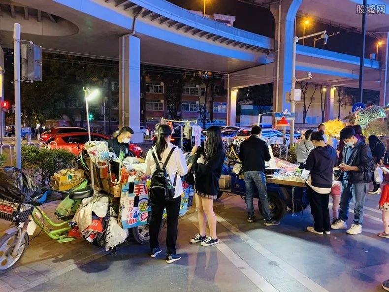 地摊货卖什么最好赚钱 常见个人用品类商品适合新手