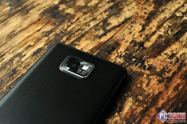 三星I9100评测 机身背面