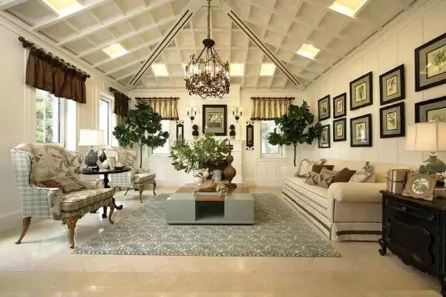 看多了美式乡村别墅，来欣赏一下英伦风的乡村风格吧！