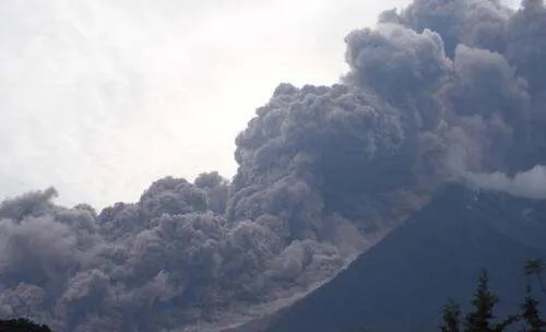 危地马拉火山持续喷发致多少人伤亡？