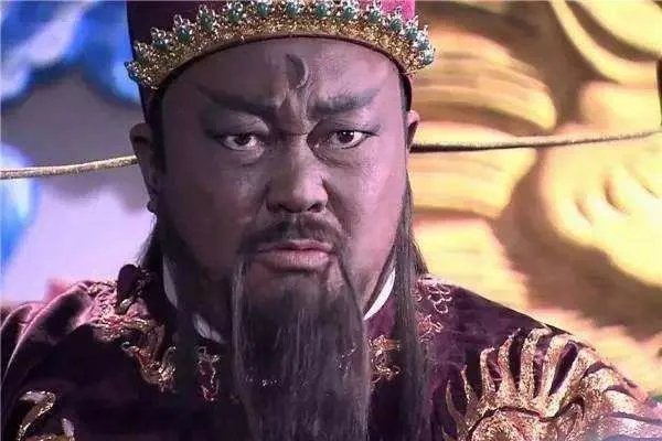 戏剧里的包拯是黑脸而且额头有月牙，为什么？