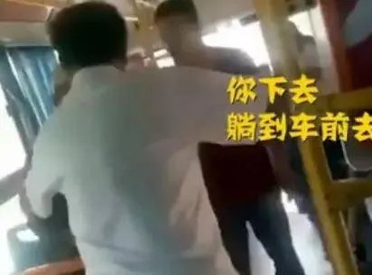 如何看待老人拿老年证被轰下公交车?