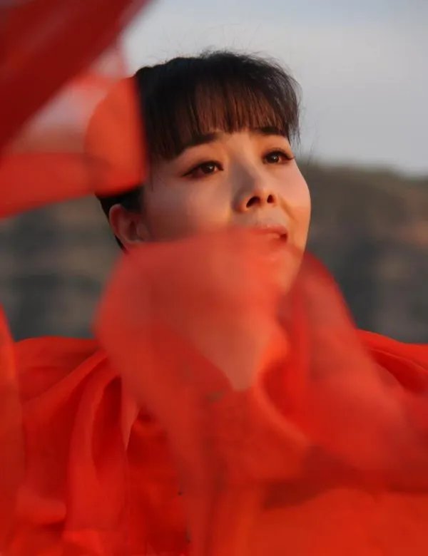 草帽姐卖惨被批炒作,嫁初恋的王二妮如今咋样?