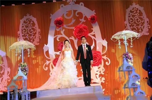 欧式婚礼现场布置图片 欧式婚礼适合用什么样的背景