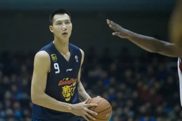 广东宏远男篮是CBA的霸主,下赛季辽宁或者新疆能战胜广东夺得冠军么?