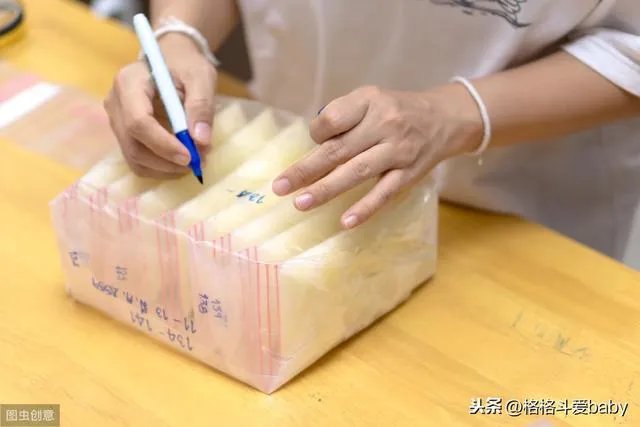 哺乳期妈妈涨奶挤奶的时候宝宝都很快就醒来是怎么回事