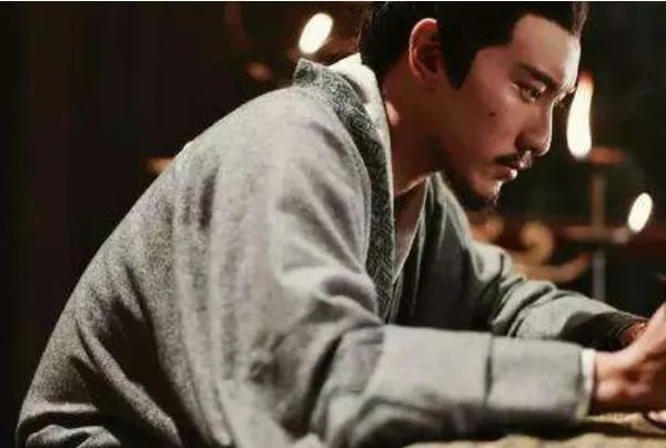 王阳明在米兰时装周的时候，他都穿了什么呢？