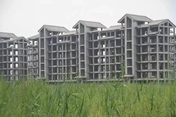 昆明业主住烂尾楼雨水洗脸，业主的楼房为何没有正常交付？