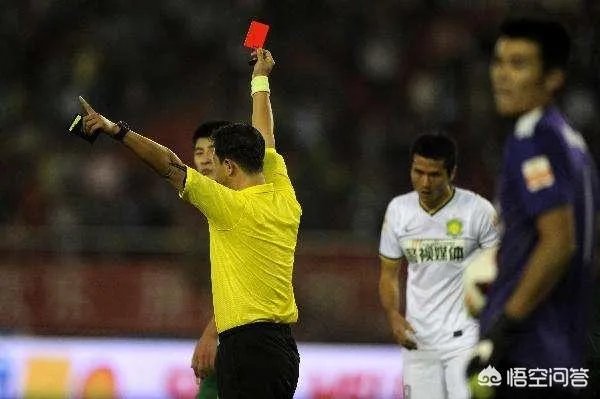 中超联赛裁判一年的年薪有多少钱呢?他们是如何选拔的?