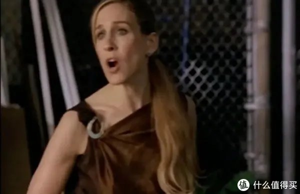 女士胸针怎么佩戴