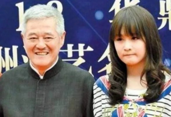 赵本山妻子谈女儿整容,坦言看着很揪心,女儿整容她该不该阻止?