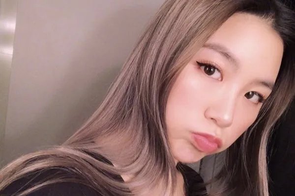 高以翔女友晒合照悼念，她为何时隔这么久依旧没有放下？