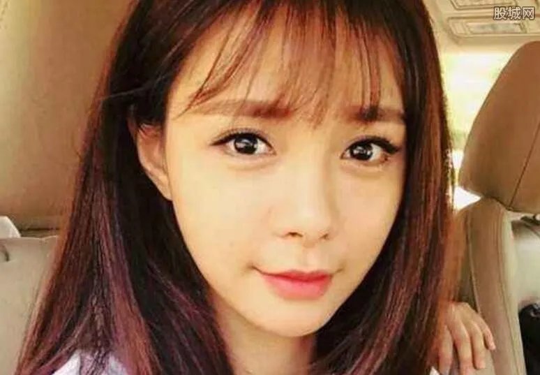 沈梦辰穿热裤吸睛 秀性感白皙大长腿（图）