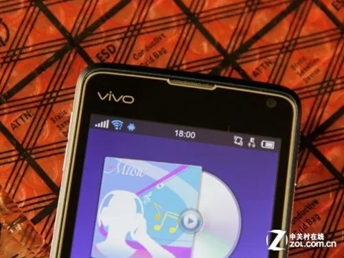 4吋安卓4.0超薄强电 步步高vivo E3评测