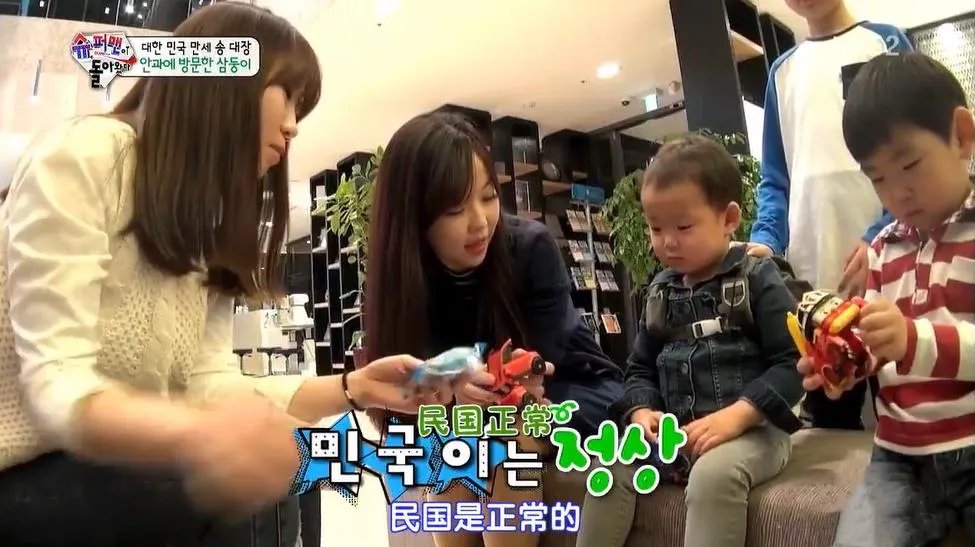 宋家三胞胎9岁生日合照,照片内容都呈现了什么信息?