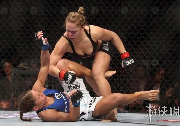 女神级格斗手帅爆了：越南女拳手PK日本九头身美女