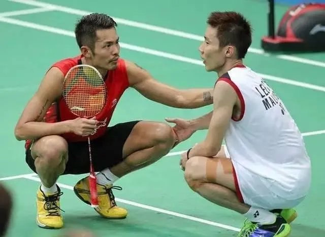 李宗伟打了4次世锦赛决赛，拿到4枚银牌，他分别输给了谁？