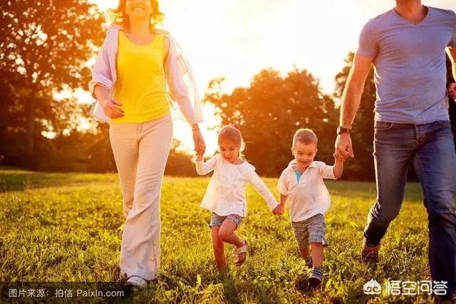 8岁儿子给警察老爸发红包:我用压岁钱,买爸爸一天的陪伴,家庭和工作的时间矛盾如何解决?