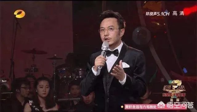 主持节目时高跟鞋掉了怎么办?