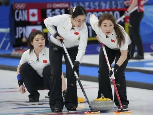 中国冰壶女队因失误太多最终败给美国队,你对此怎么看?