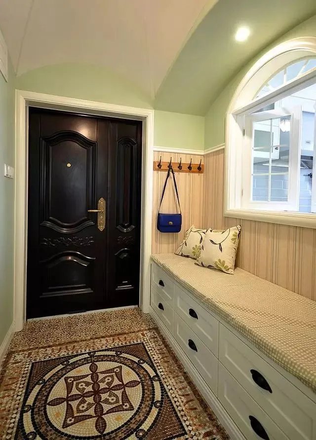 不管户型如何,都该有个漂亮又实用的玄关鞋柜,最好是多功能型的!