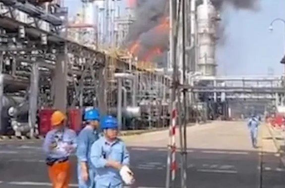 上海石化一裂解炉区域原料管线闪爆,是否有人员伤亡?
