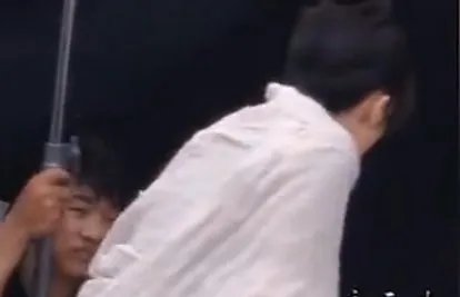 龚俊公主抱张哲瀚下马花絮曝光，两人戏外有多甜？