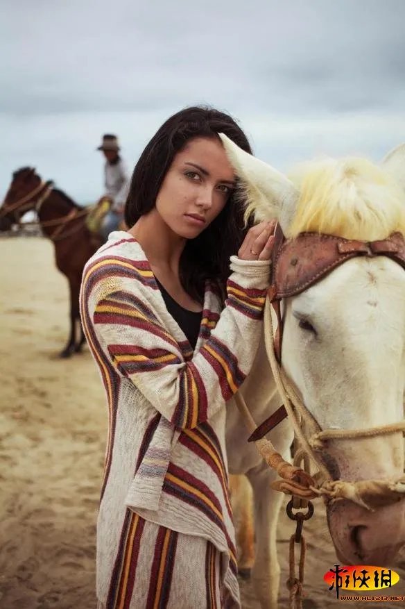 世界美女地图：罗马尼亚29岁女子穷游37国专拍正妹