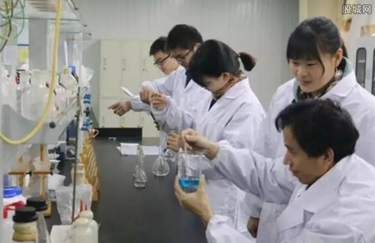 中国造出超薄玻璃 0.12毫米厚的超薄玻璃有大用途