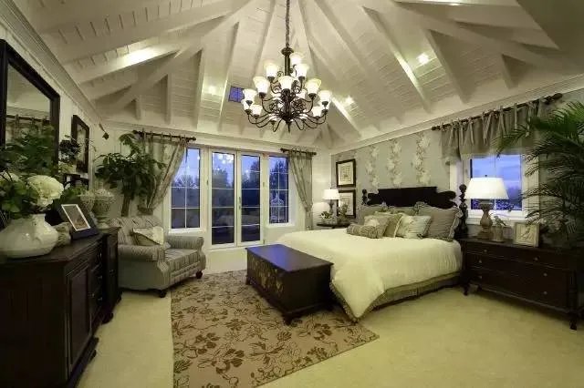 看多了美式乡村别墅，来欣赏一下英伦风的乡村风格吧！